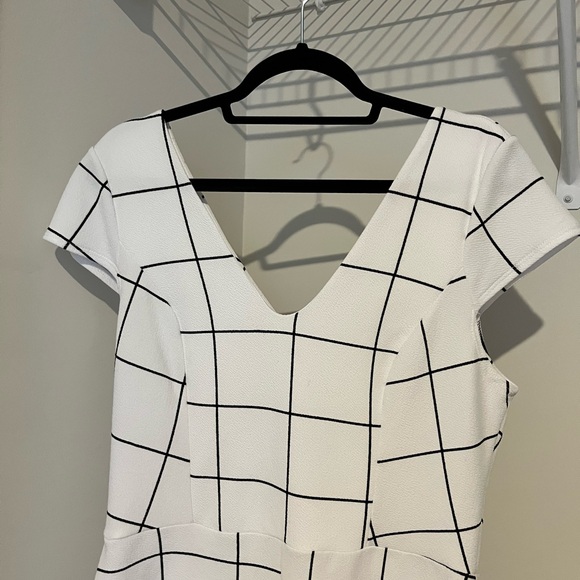 CHARLOTTE RUSSE ROMPER XL - Picture 3 of 6